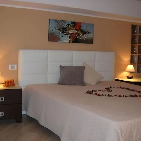 Marconi E Garibaldi 76 Apartmán